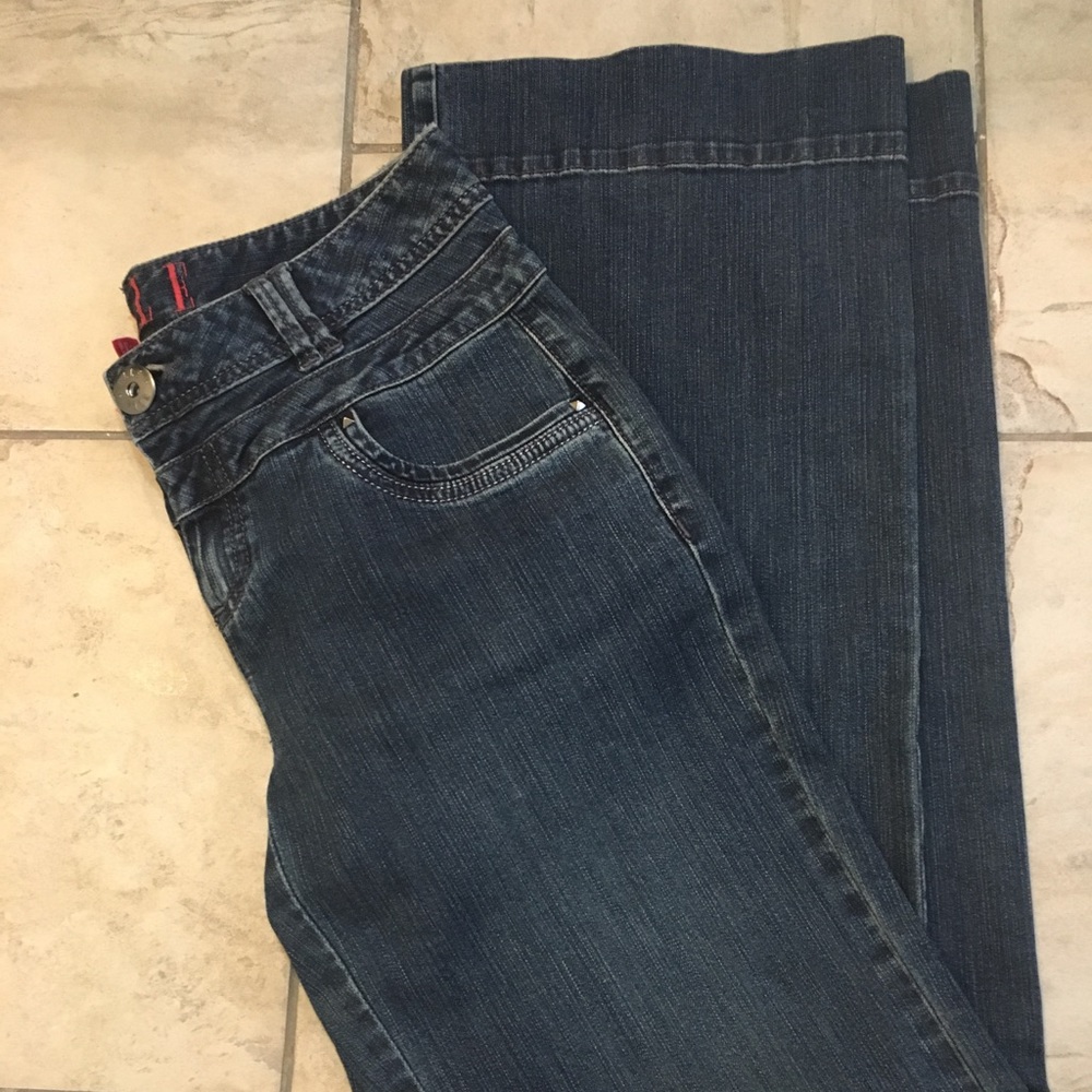 ELLE wide leg jeans. Size 4.
